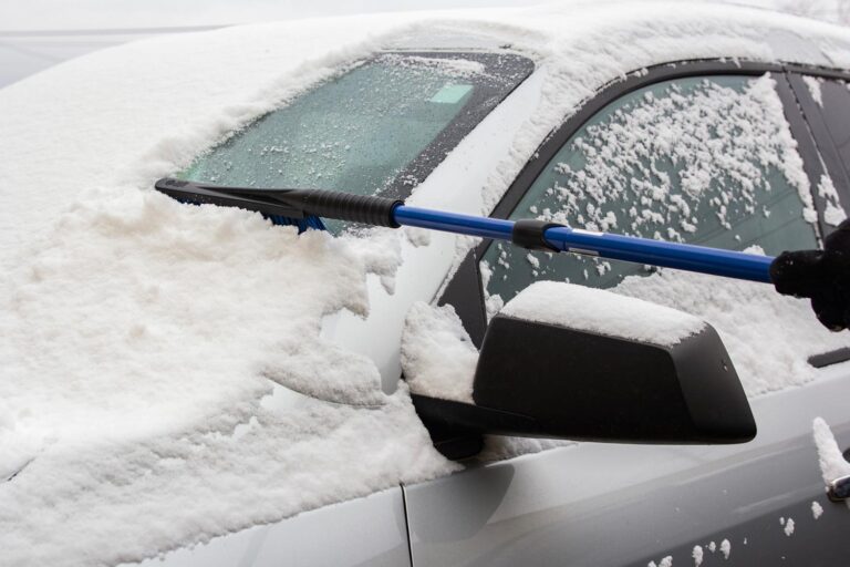 SubZero POWER-Force Extending Snowbrush clearing show from vehicle windshield